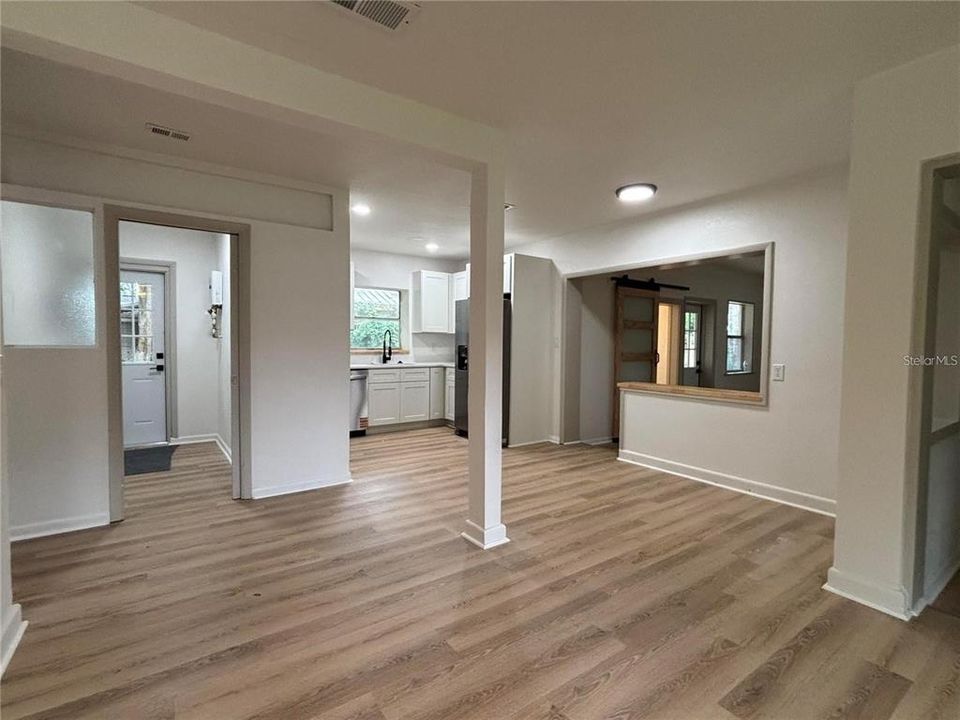 На продажу: $359,900 (4 спален, 3 ванн, 2048 Квадратных фут)