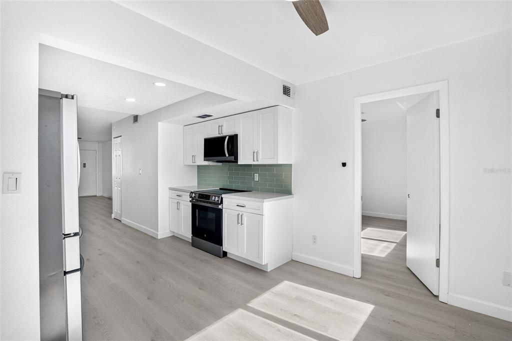 На продажу: $249,999 (2 спален, 2 ванн, 1035 Квадратных фут)