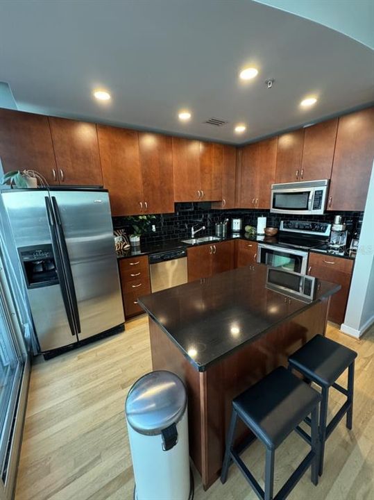 На продажу: $449,990 (1 спален, 1 ванн, 696 Квадратных фут)