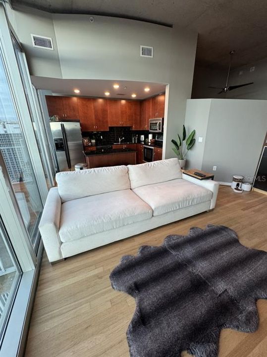 На продажу: $449,990 (1 спален, 1 ванн, 696 Квадратных фут)
