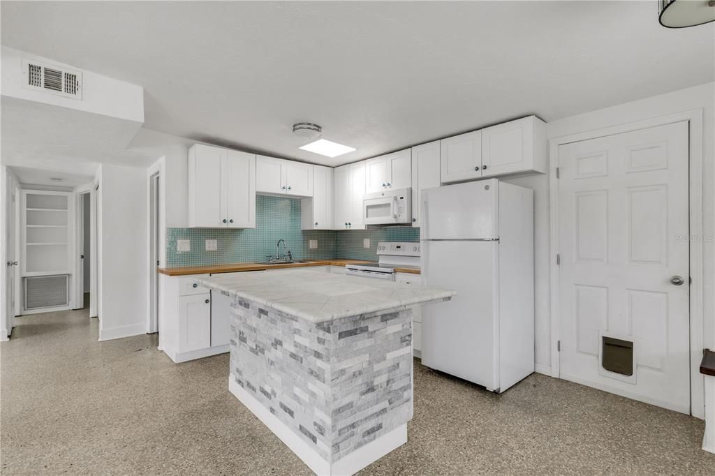 На продажу: $349,900 (3 спален, 2 ванн, 1345 Квадратных фут)