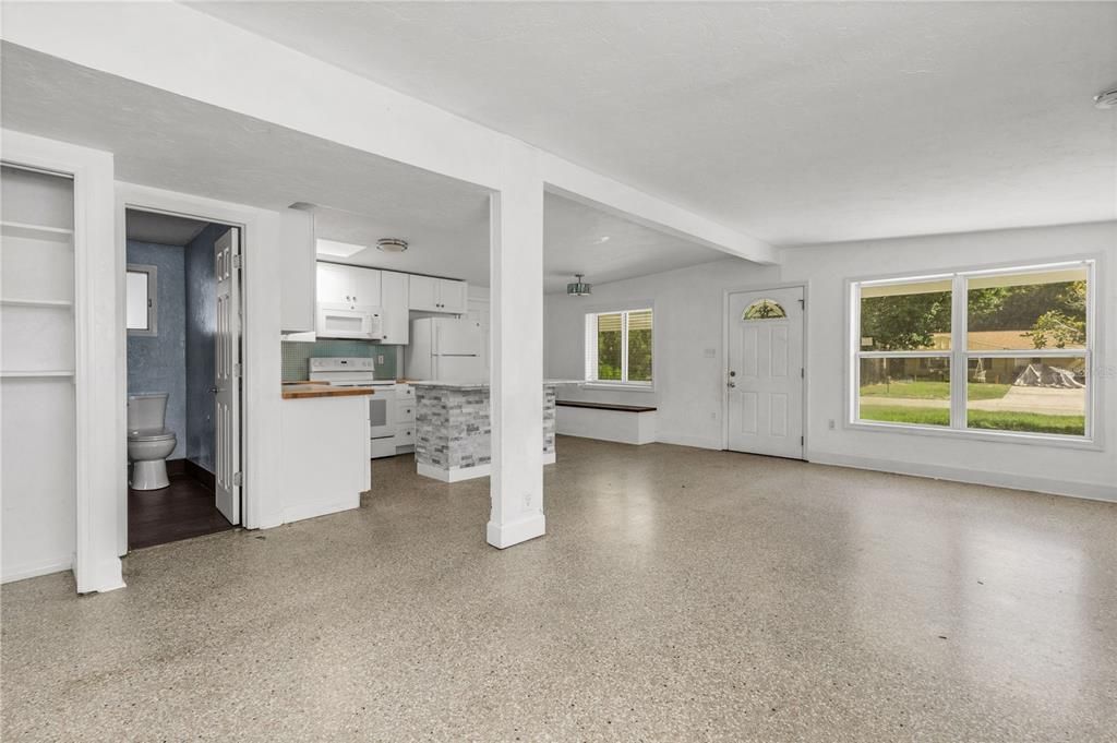 На продажу: $349,900 (3 спален, 2 ванн, 1345 Квадратных фут)