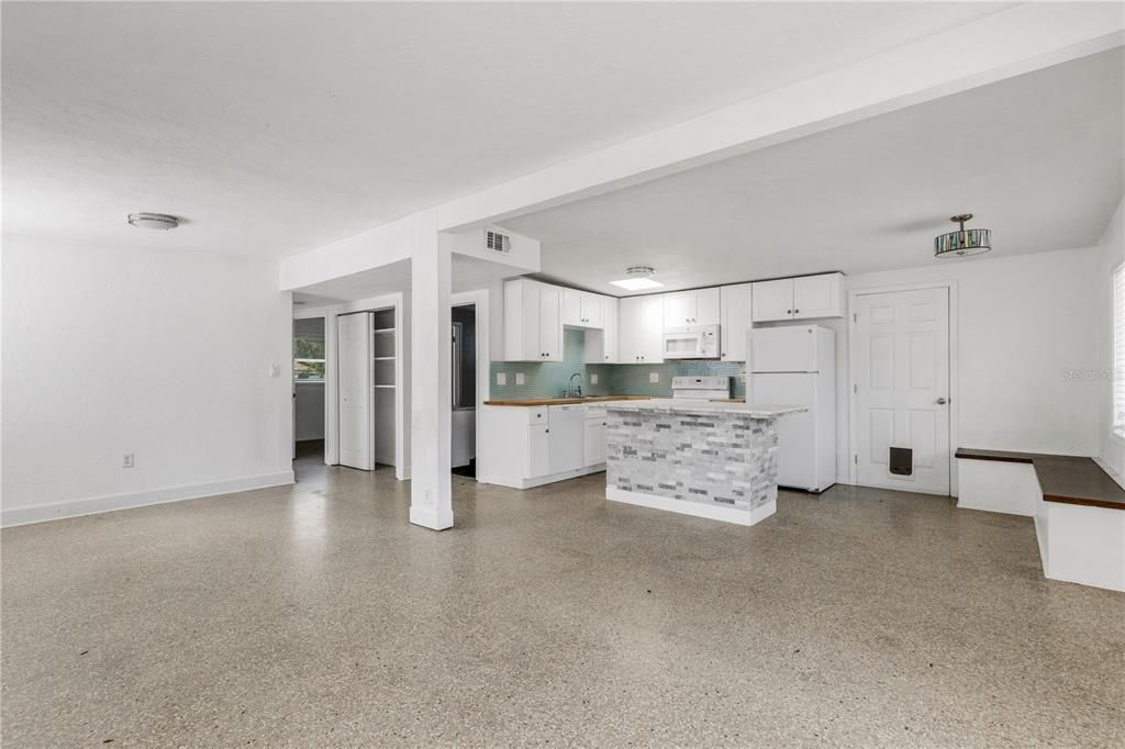 На продажу: $349,900 (3 спален, 2 ванн, 1345 Квадратных фут)