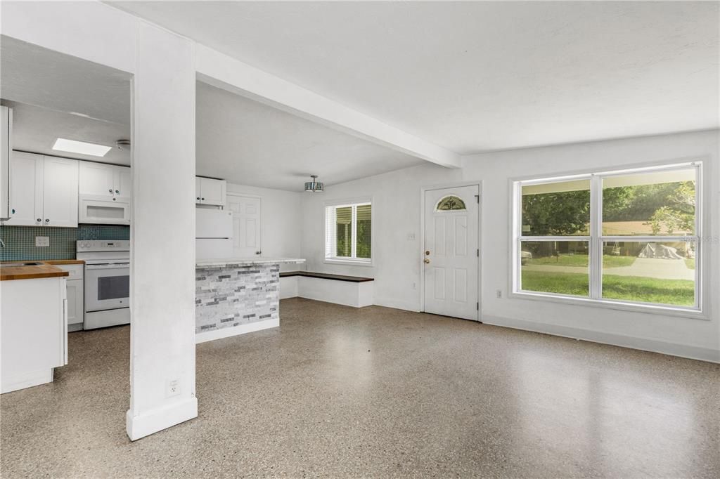 На продажу: $349,900 (3 спален, 2 ванн, 1345 Квадратных фут)