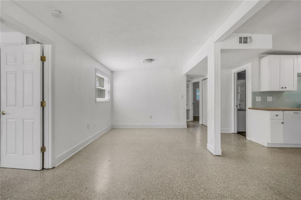 На продажу: $349,900 (3 спален, 2 ванн, 1345 Квадратных фут)