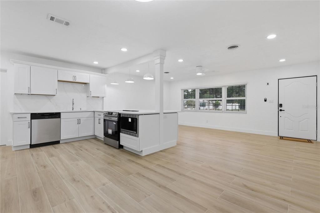 На продажу: $369,000 (3 спален, 2 ванн, 1470 Квадратных фут)