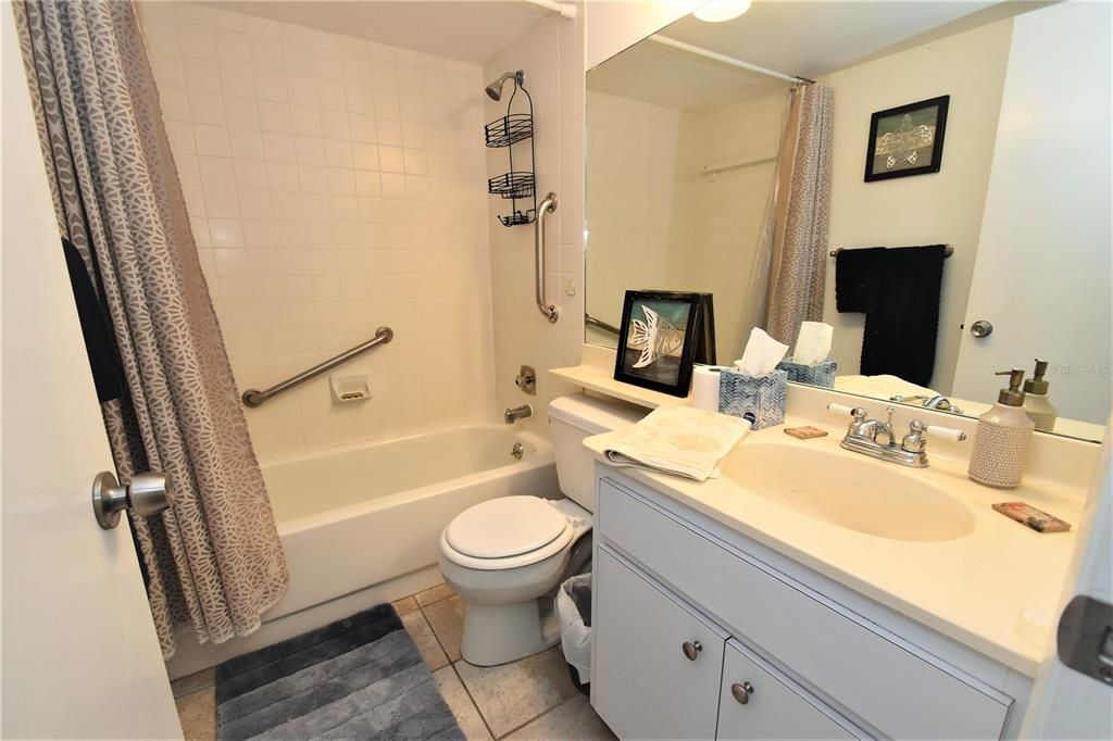 For Rent: $2,000 (2 beds, 2 baths, 1112 Square Feet)