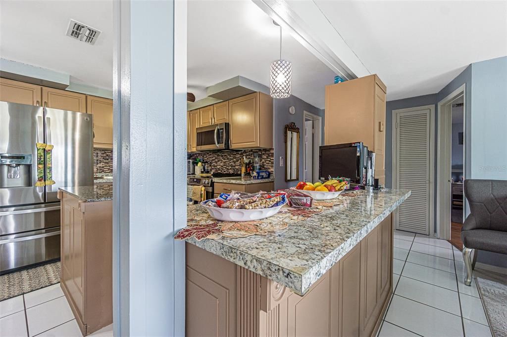 На продажу: $289,900 (3 спален, 2 ванн, 1328 Квадратных фут)