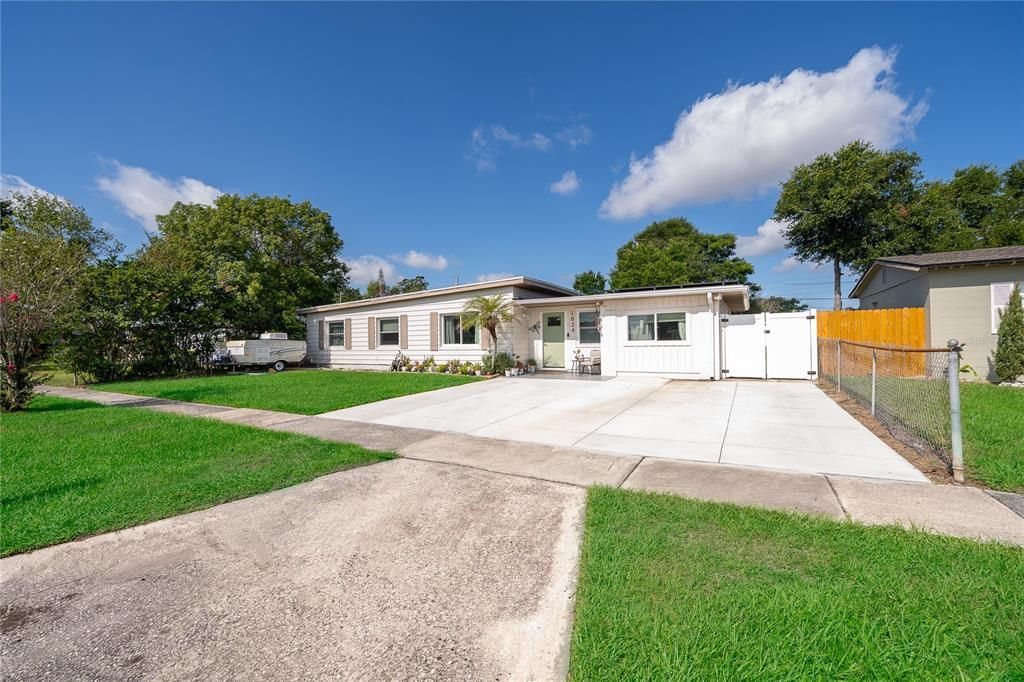 На продажу: $385,000 (4 спален, 2 ванн, 1434 Квадратных фут)