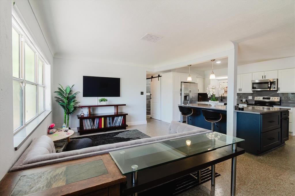 En Venta: $375,000 (3 camas, 2 baños, 1558 Pies cuadrados)