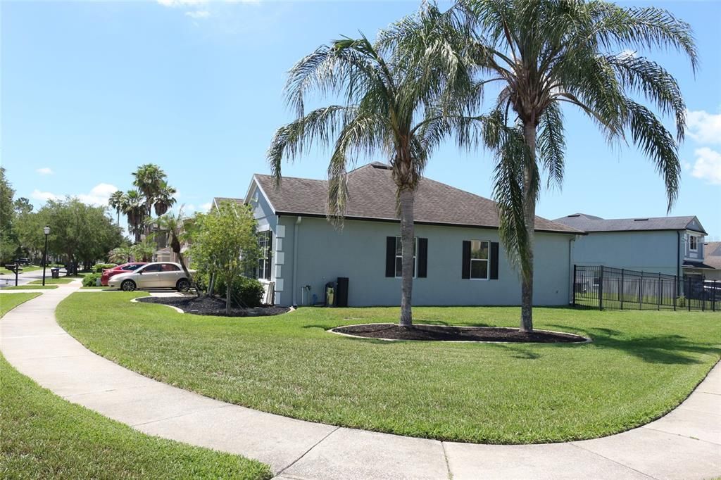 For Sale: $499,850 (4 beds, 2 baths, 1987 Square Feet)