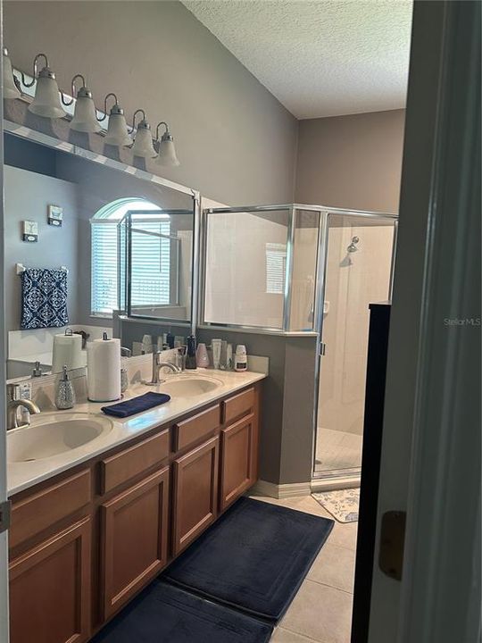 For Sale: $499,850 (4 beds, 2 baths, 1987 Square Feet)