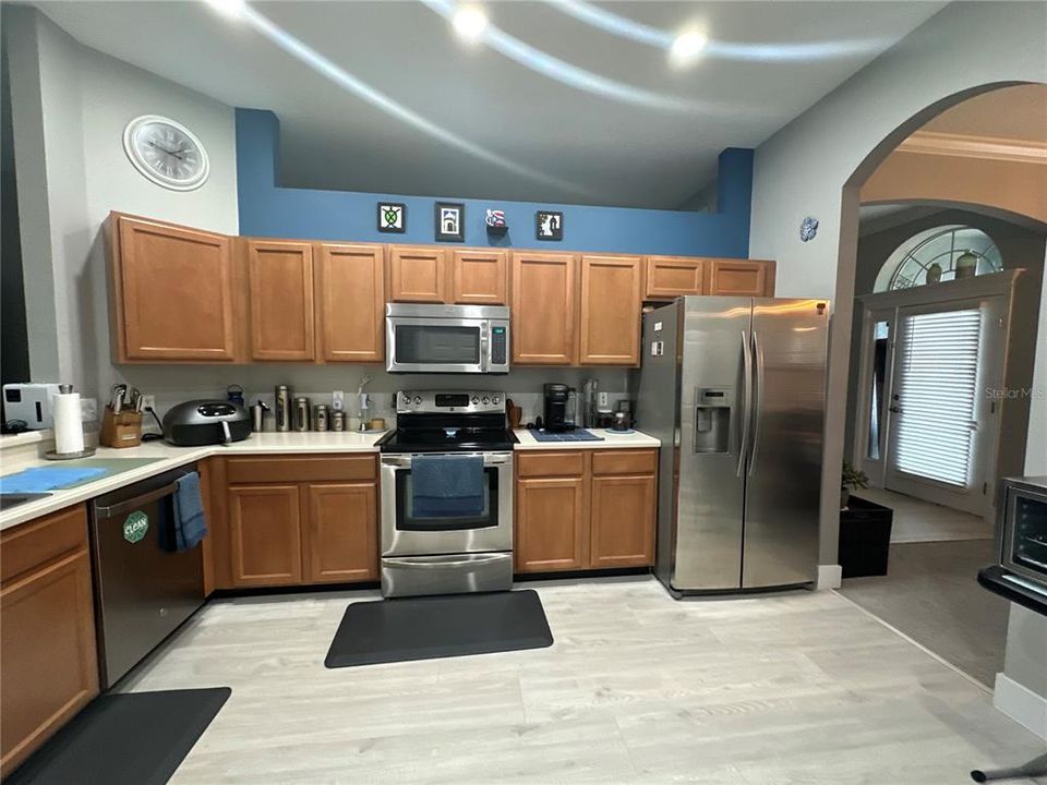For Sale: $499,850 (4 beds, 2 baths, 1987 Square Feet)