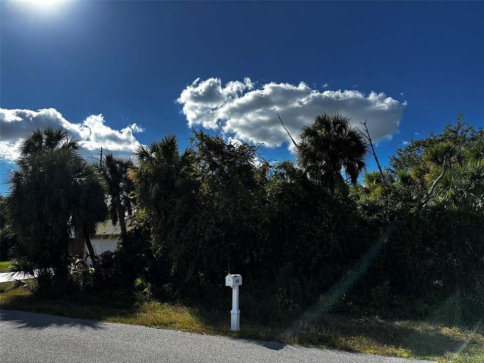 На продажу: $20,000 (0.23 acres)