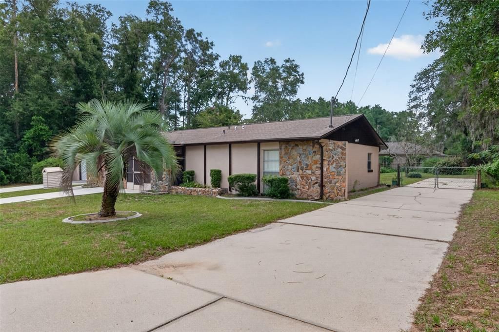 For Sale: $239,900 (2 beds, 2 baths, 1436 Square Feet)