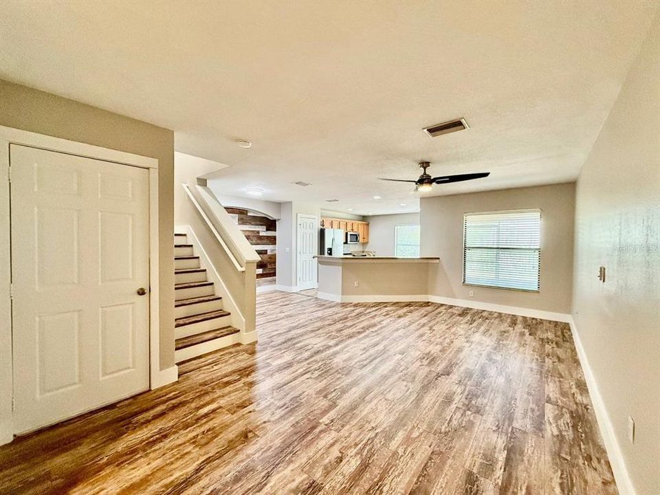 For Rent: $1,900 (3 beds, 2 baths, 1558 Square Feet)