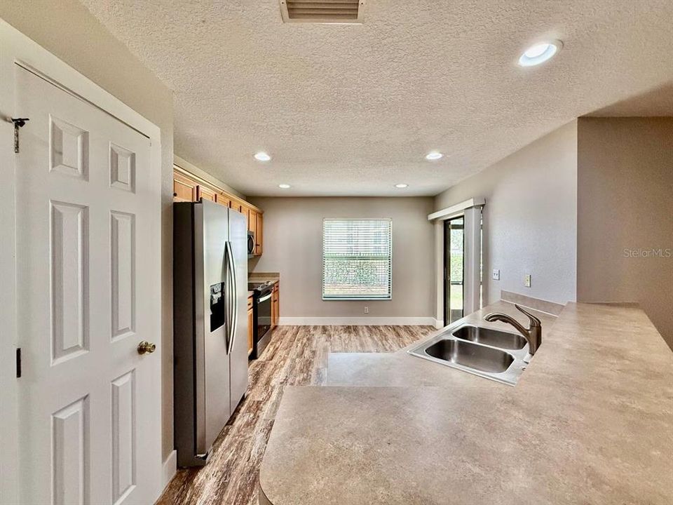 For Rent: $1,900 (3 beds, 2 baths, 1558 Square Feet)