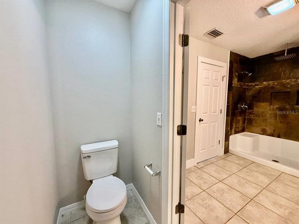 For Rent: $1,900 (3 beds, 2 baths, 1558 Square Feet)