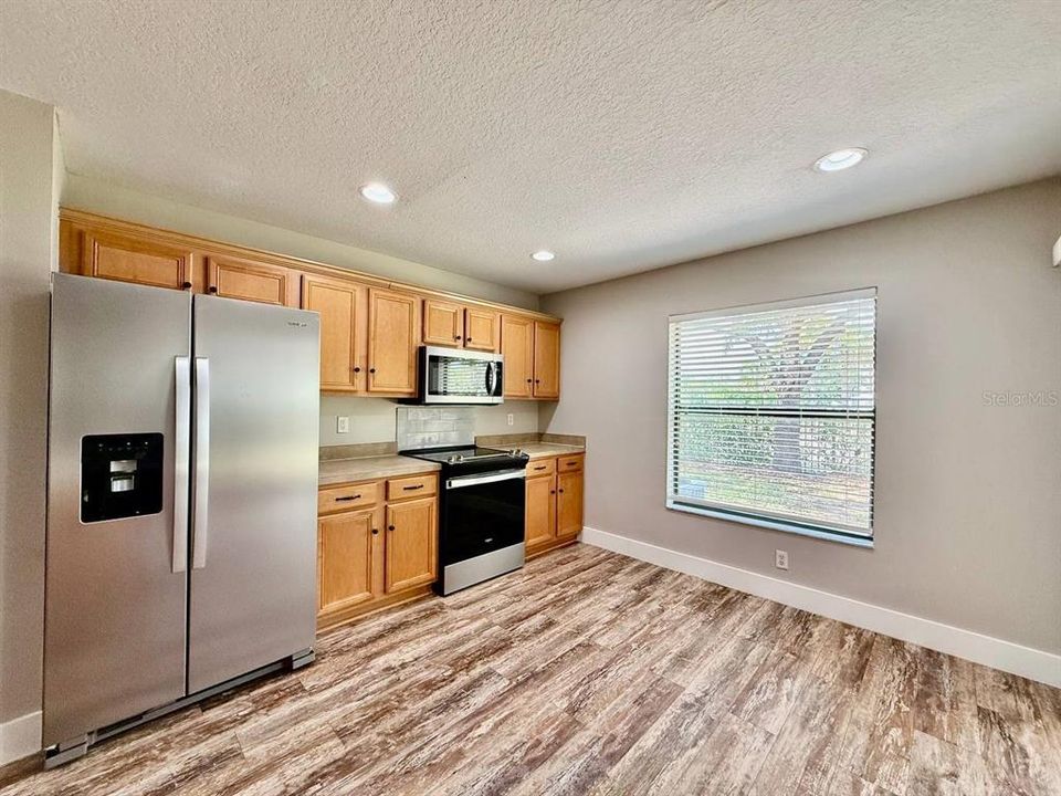 For Rent: $1,900 (3 beds, 2 baths, 1558 Square Feet)