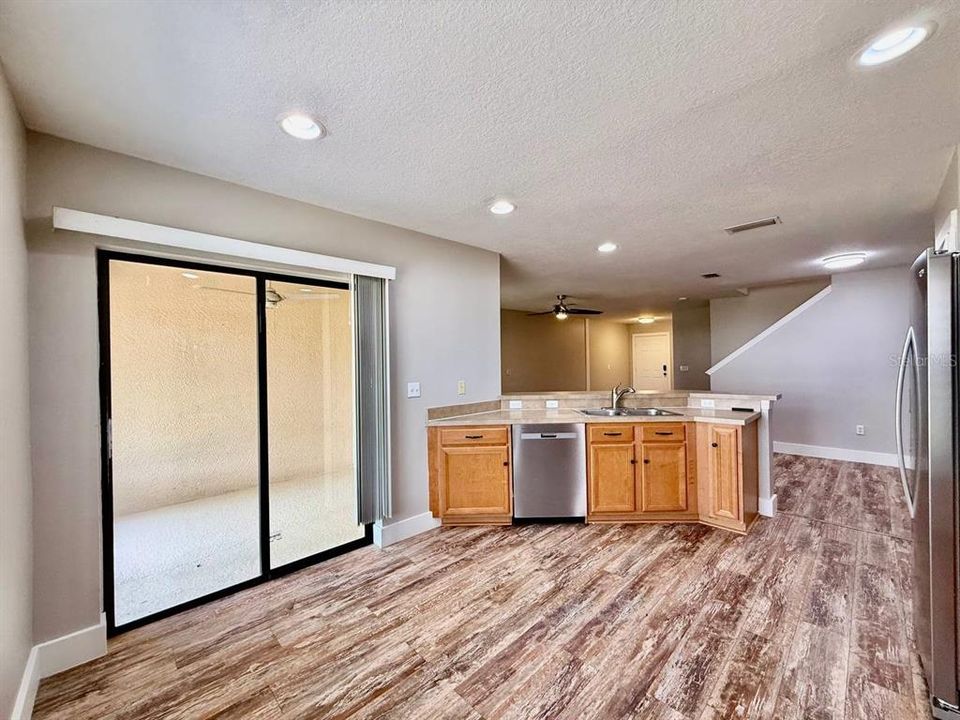 For Rent: $1,900 (3 beds, 2 baths, 1558 Square Feet)