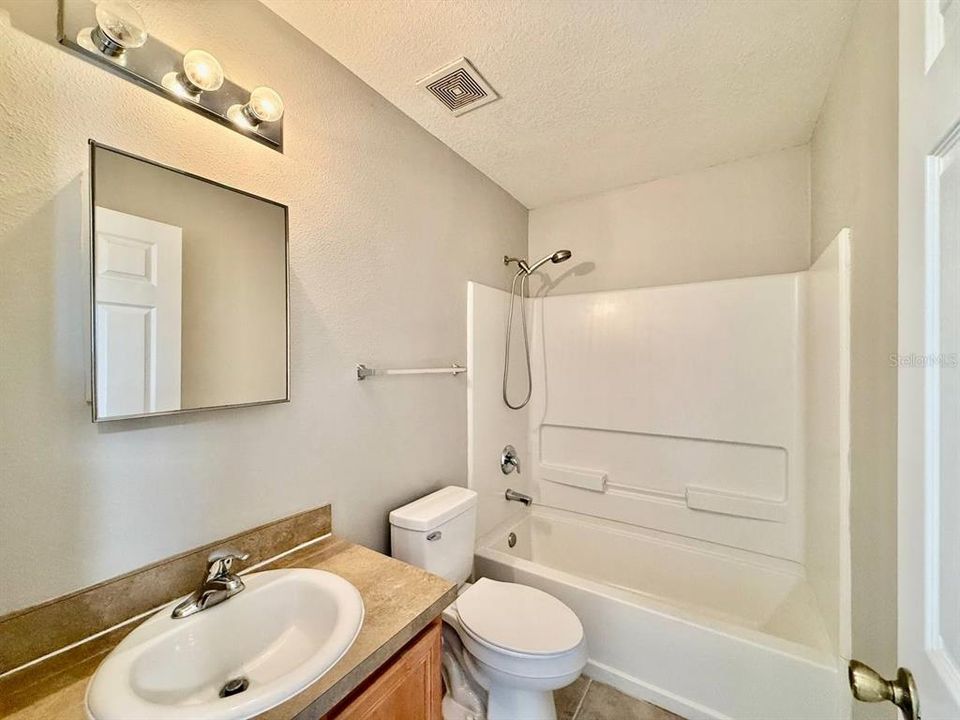 For Rent: $1,900 (3 beds, 2 baths, 1558 Square Feet)