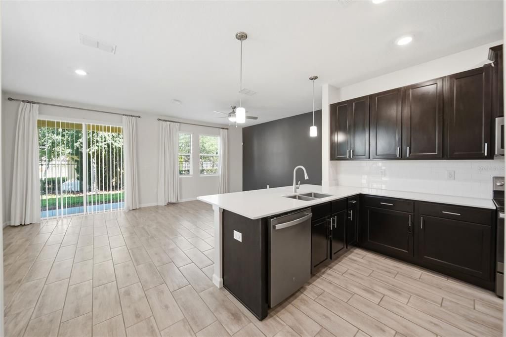 En Venta: $340,000 (3 camas, 2 baños, 1685 Pies cuadrados)