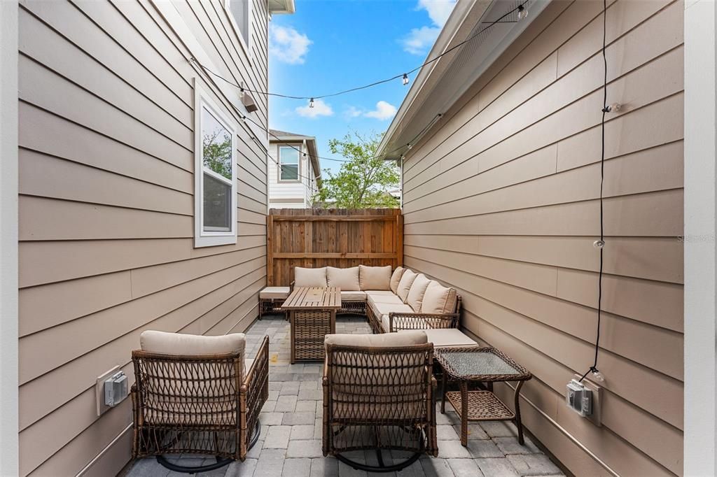 For Rent: $2,350 (3 beds, 2 baths, 1692 Square Feet)