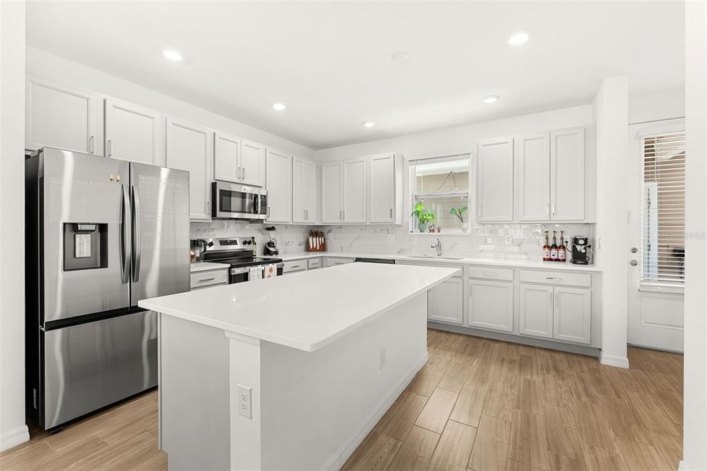 For Rent: $2,350 (3 beds, 2 baths, 1692 Square Feet)