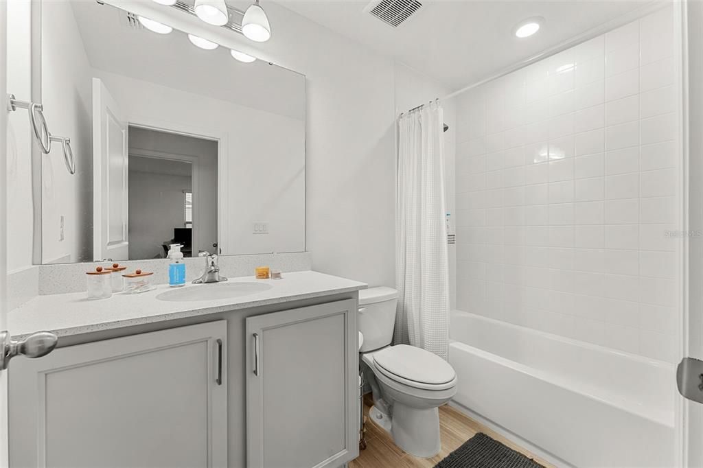 For Rent: $2,350 (3 beds, 2 baths, 1692 Square Feet)
