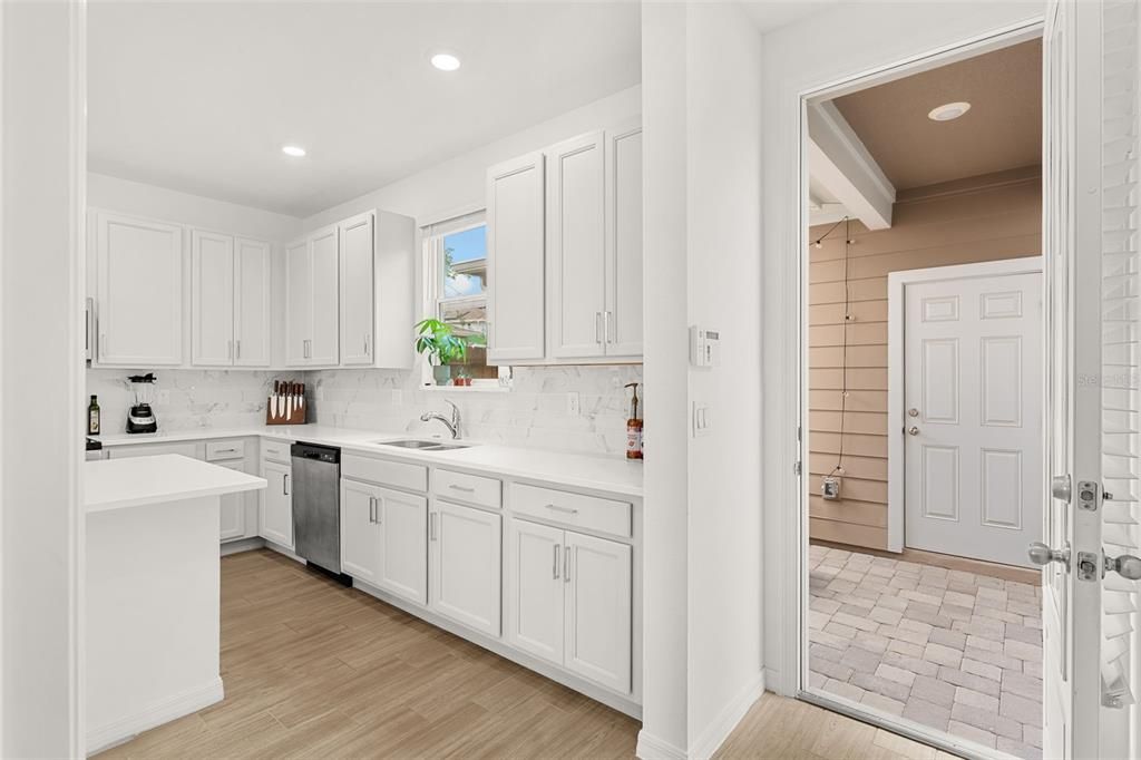 For Rent: $2,350 (3 beds, 2 baths, 1692 Square Feet)