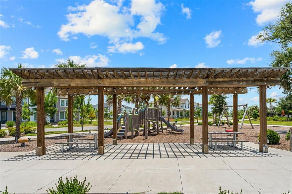 For Rent: $2,350 (3 beds, 2 baths, 1692 Square Feet)
