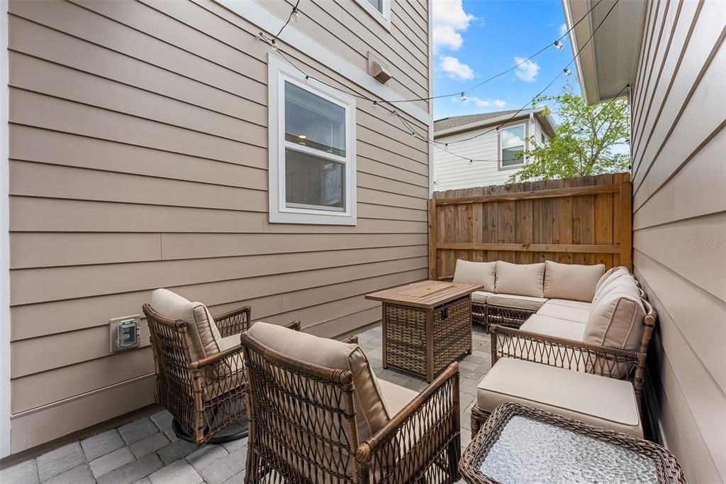 For Rent: $2,350 (3 beds, 2 baths, 1692 Square Feet)