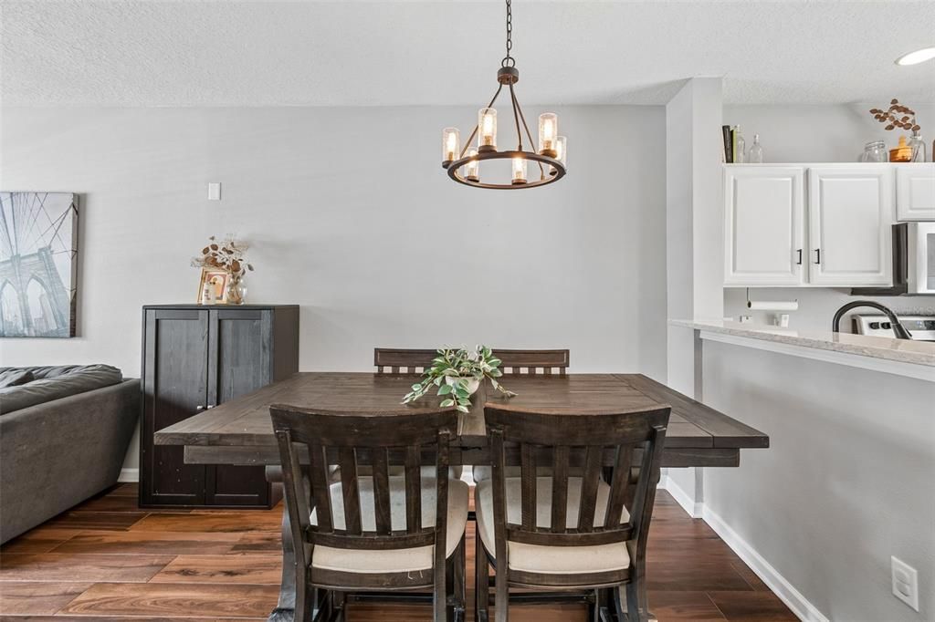 En Venta: $213,900 (2 camas, 2 baños, 1110 Pies cuadrados)