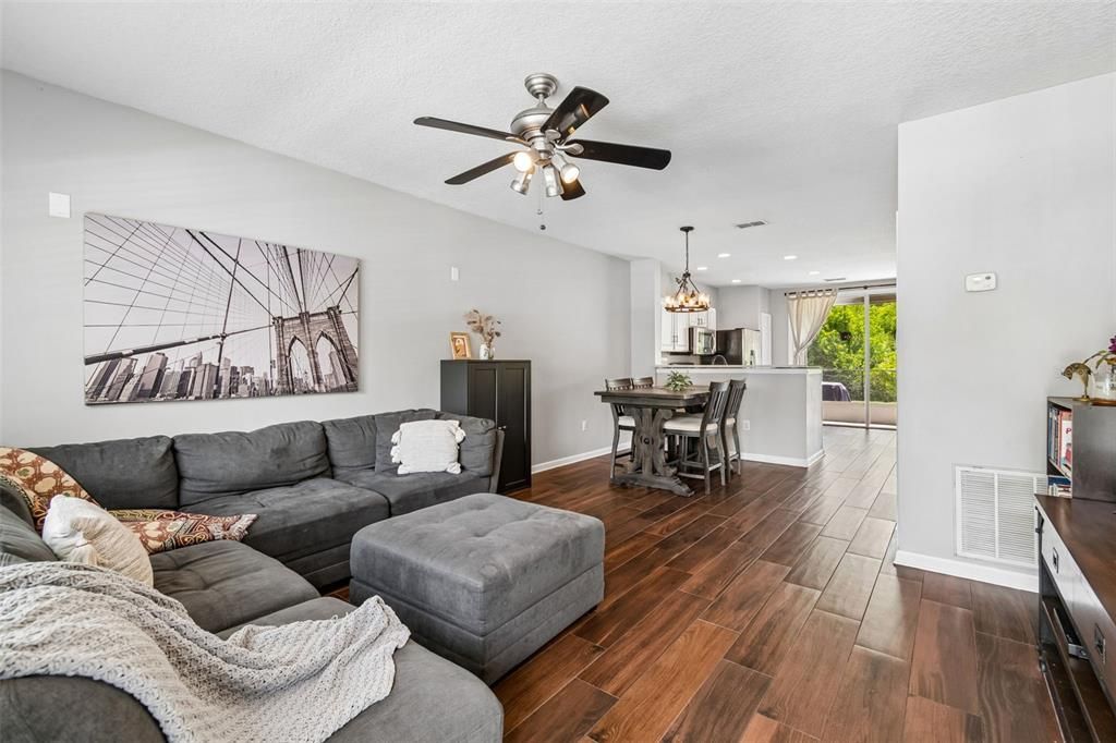 En Venta: $213,900 (2 camas, 2 baños, 1110 Pies cuadrados)