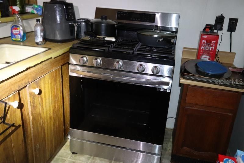 For Sale: $79,900 (2 beds, 1 baths, 672 Square Feet)
