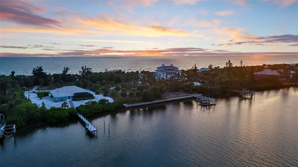 На продажу: $3,595,000 (1.17 acres)