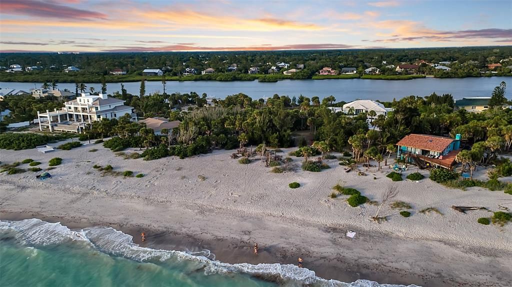 На продажу: $3,595,000 (1.17 acres)