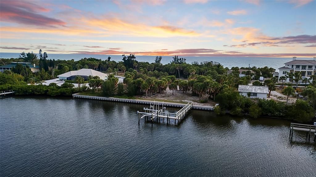 На продажу: $3,595,000 (1.17 acres)