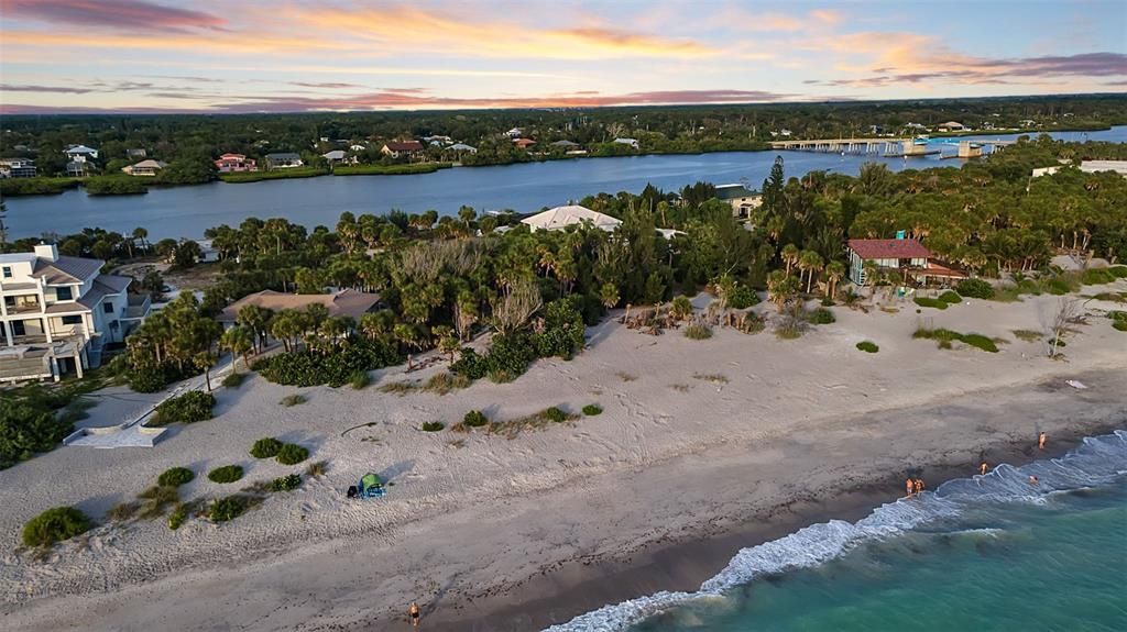 На продажу: $3,595,000 (1.17 acres)