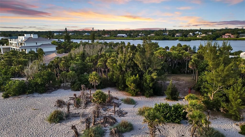 На продажу: $3,595,000 (1.17 acres)