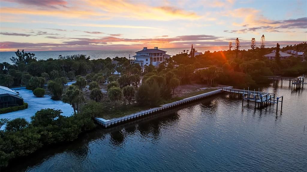 На продажу: $3,595,000 (1.17 acres)