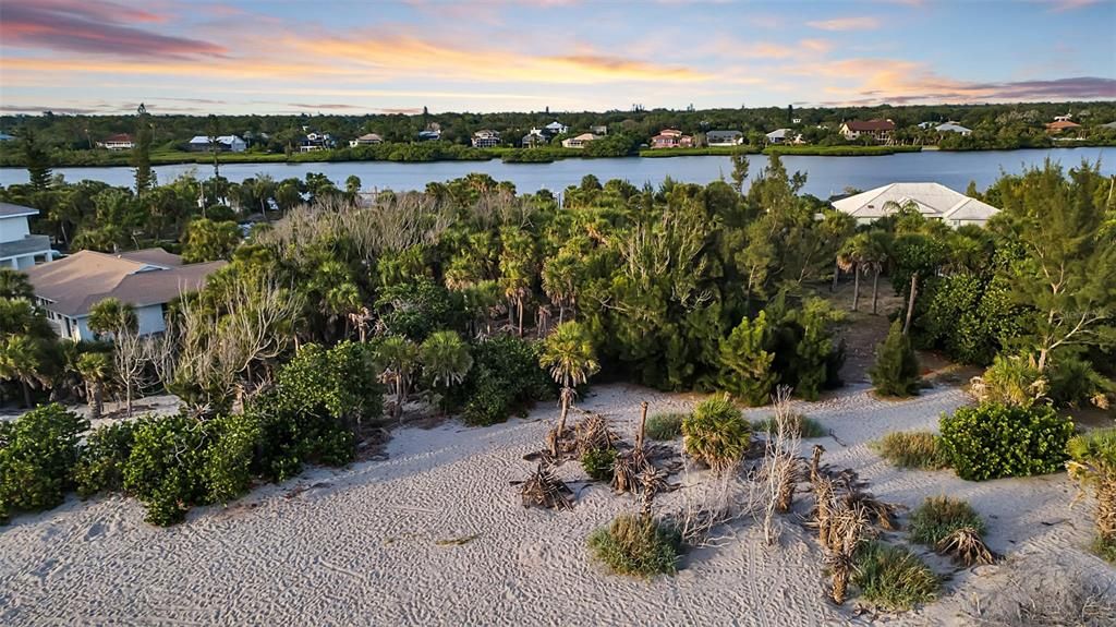 На продажу: $3,595,000 (1.17 acres)