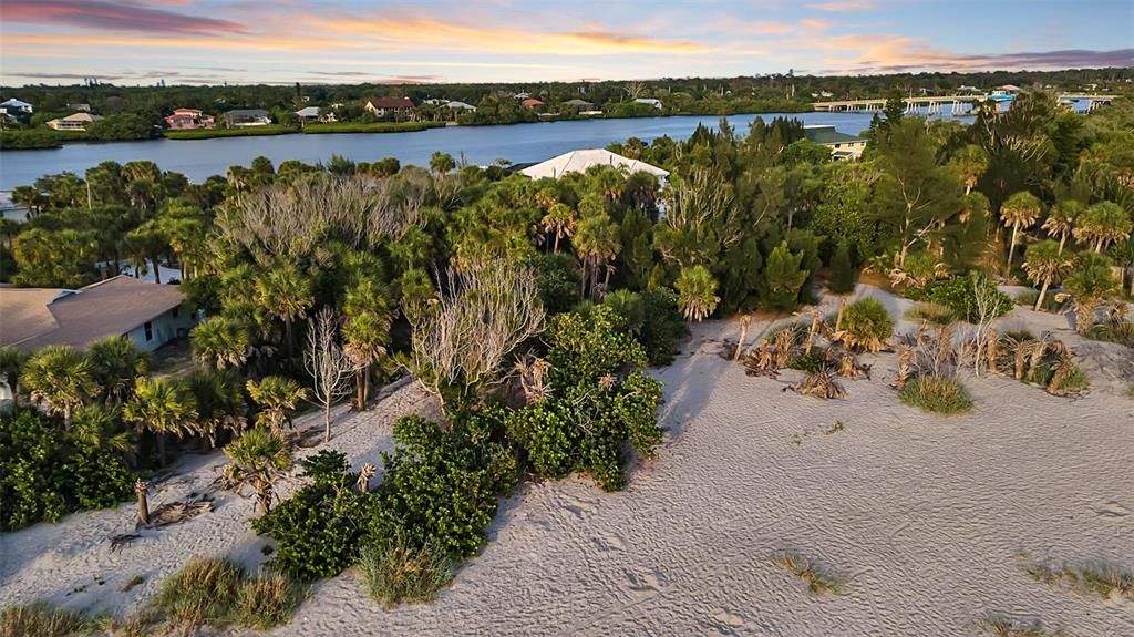 На продажу: $3,595,000 (1.17 acres)
