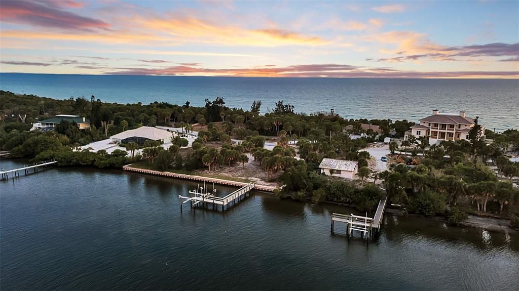 На продажу: $3,595,000 (1.17 acres)