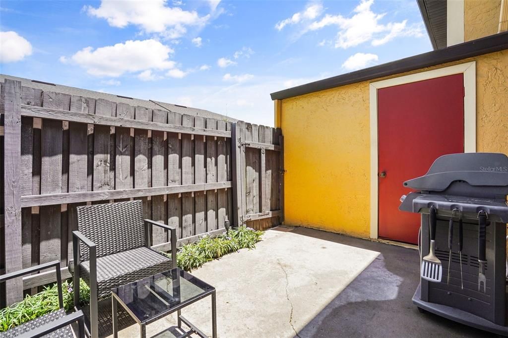 For Sale: $179,900 (2 beds, 2 baths, 1031 Square Feet)