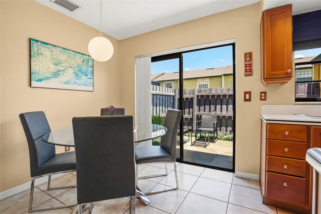 For Sale: $179,900 (2 beds, 2 baths, 1031 Square Feet)