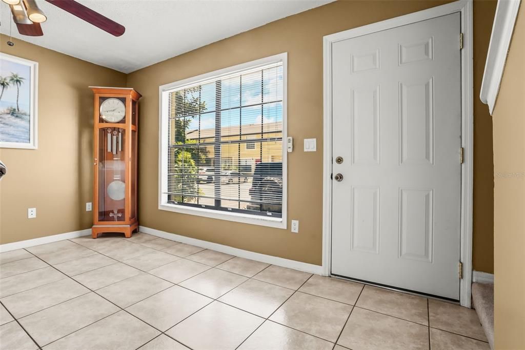 For Sale: $179,900 (2 beds, 2 baths, 1031 Square Feet)
