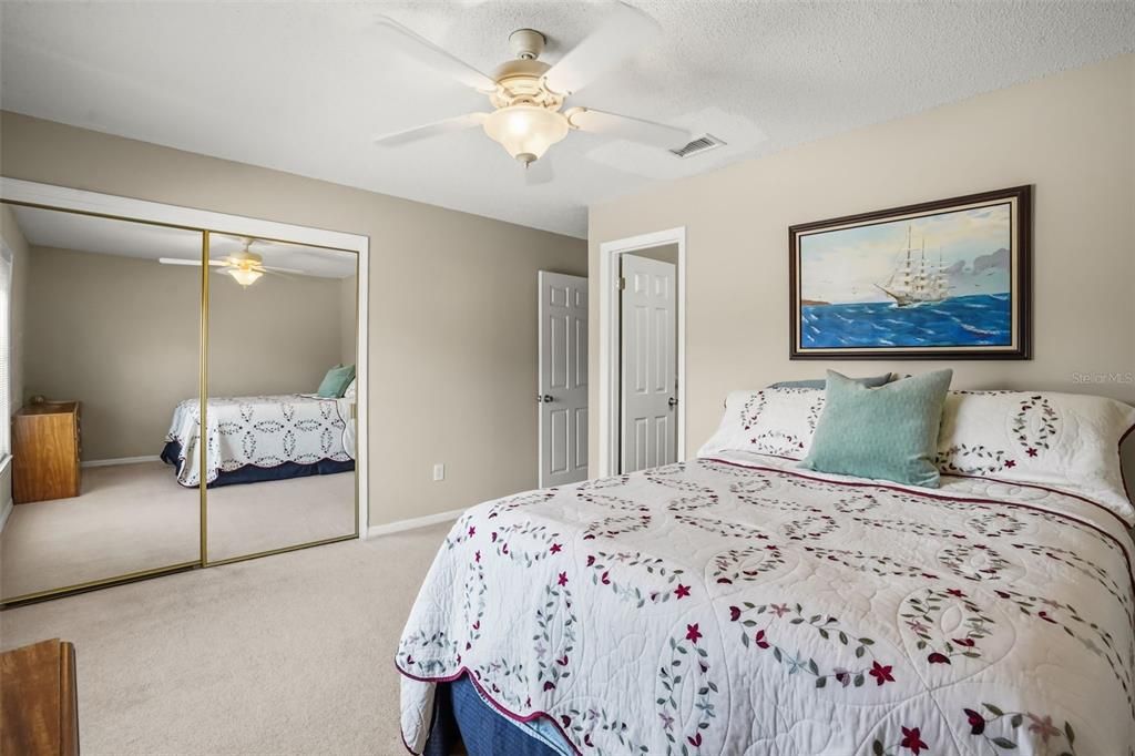 For Sale: $179,900 (2 beds, 2 baths, 1031 Square Feet)