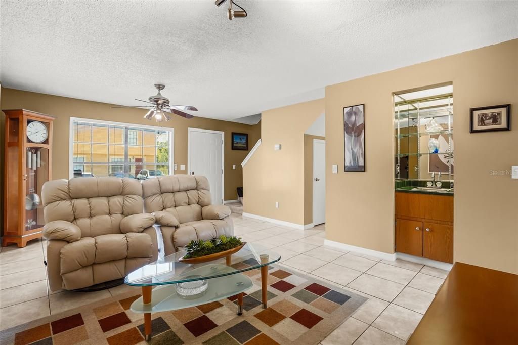 For Sale: $179,900 (2 beds, 2 baths, 1031 Square Feet)