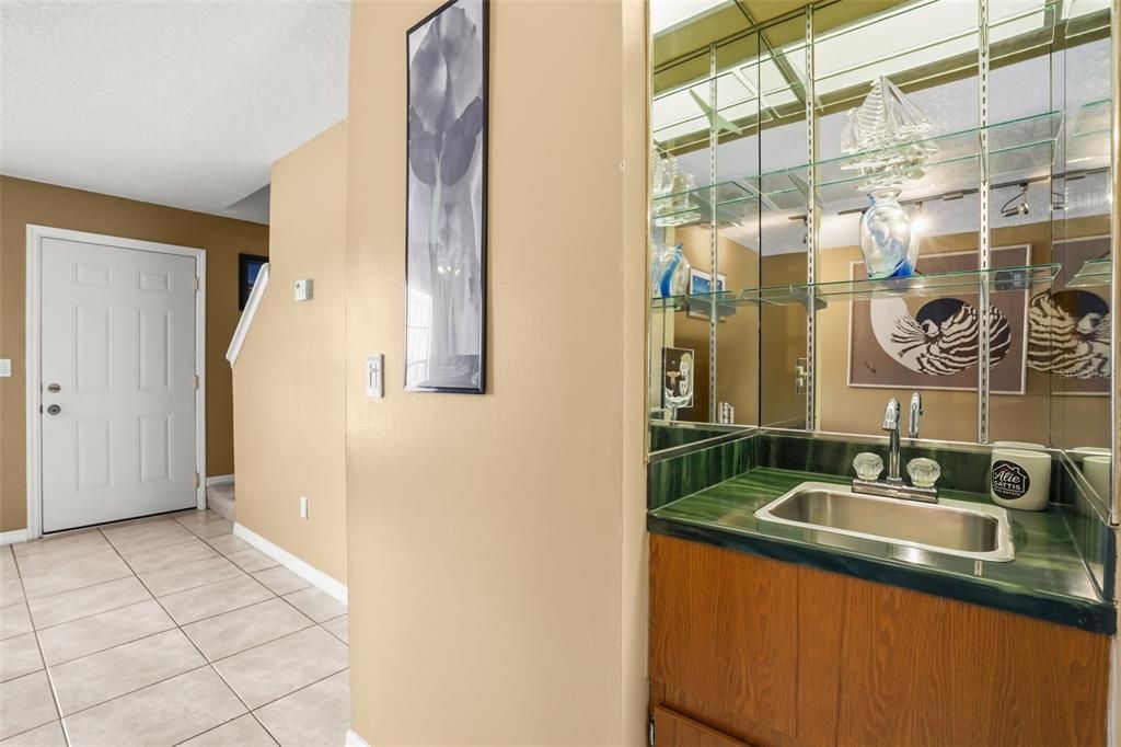 For Sale: $179,900 (2 beds, 2 baths, 1031 Square Feet)